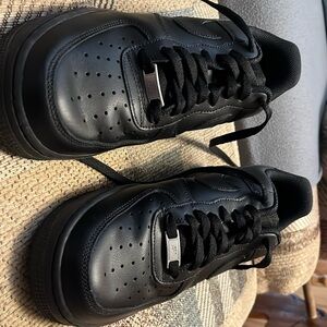 Barley worn no creases Air Force 1 comes with box